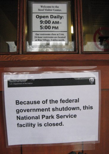 Crater Lake government shutdown sign 10-2013