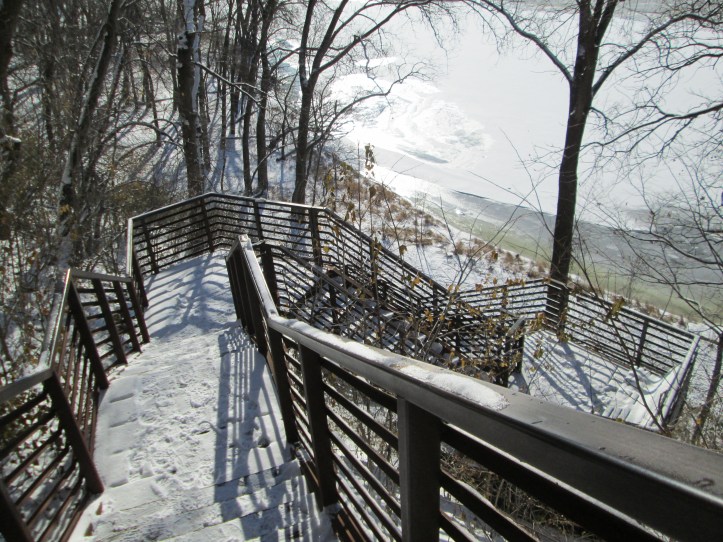 Stairway descending to Mississippi River 11-2014 3